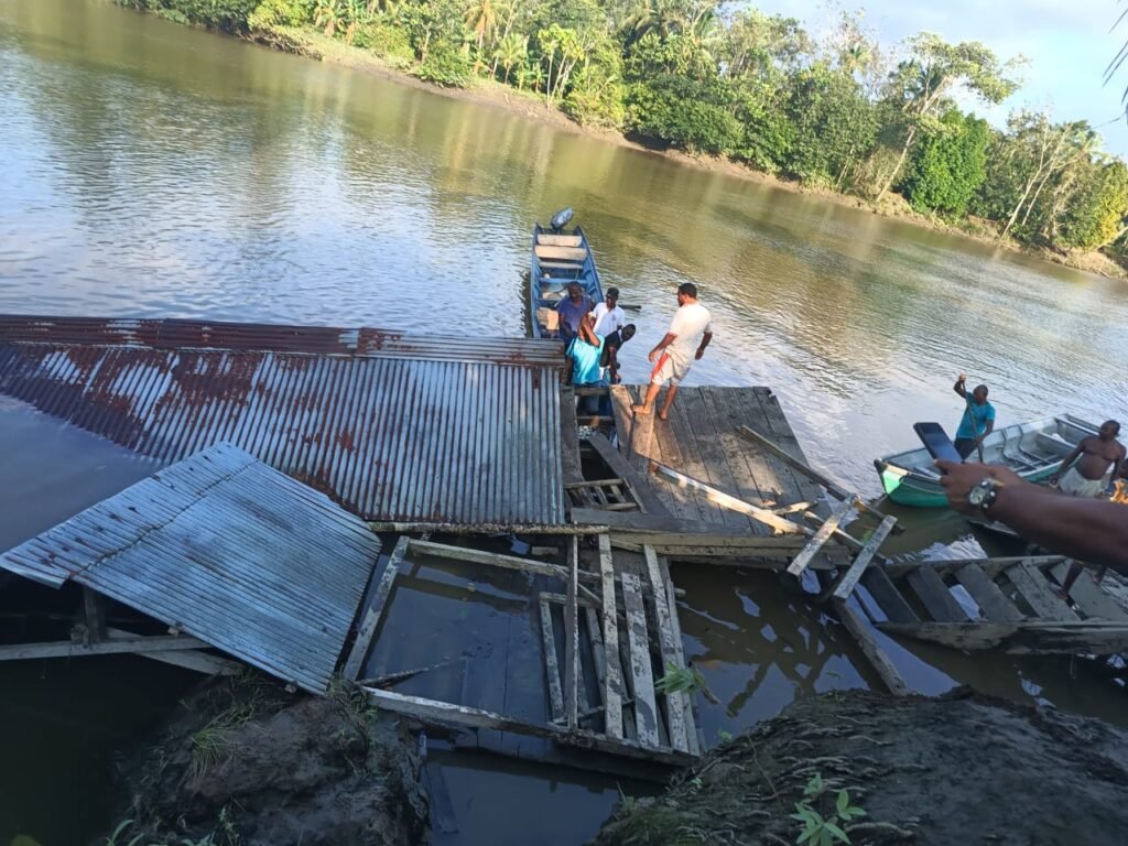 ACCIDENTE EN SIVIRA: MUELLE COLAPSA DURANTE MISIÓN MÉDICA EN EL MEDIO BAUDÓ  - Revista Chocó | Noticias, Deportes, opinión del Chocó y el pacífico  Colombiano