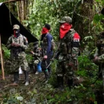 TERROR EN EL CHOCÓ: SECUESTRO MASIVO REVELA EL PLAN DE EXPANSIÓN DEL FRENTE MANUEL HERNÁNDEZ ‘EL BOCHE’ DEL ELN